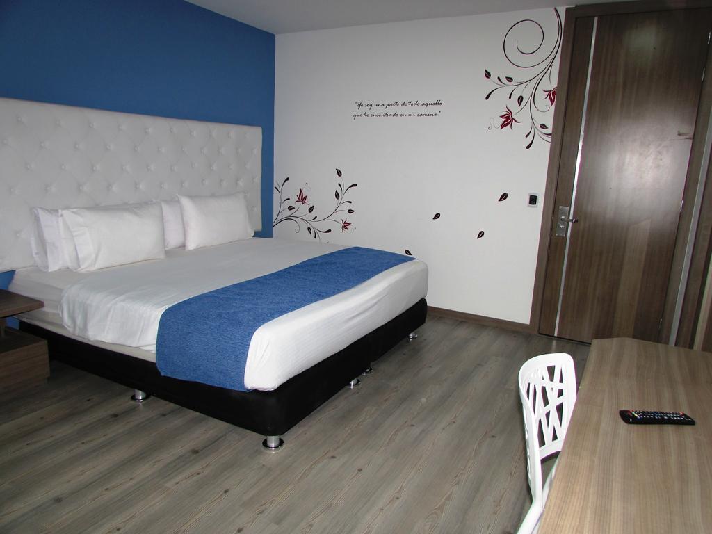 Aw Hotel Plaza Miranda Bogotá Zimmer foto